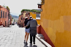 Cobblestone street in San Miguel de Allende on a Mexico honeymoon