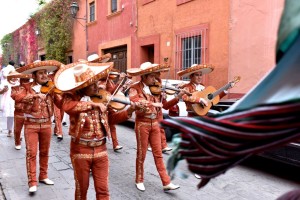 Strolling mariachis in San Miguel de Allende on a Mexico honeymoon