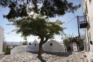 A plaza in Chora on a Greek Isles honeymoon