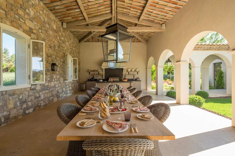 La Bergerie dining table at villa on Provence honeymoon
